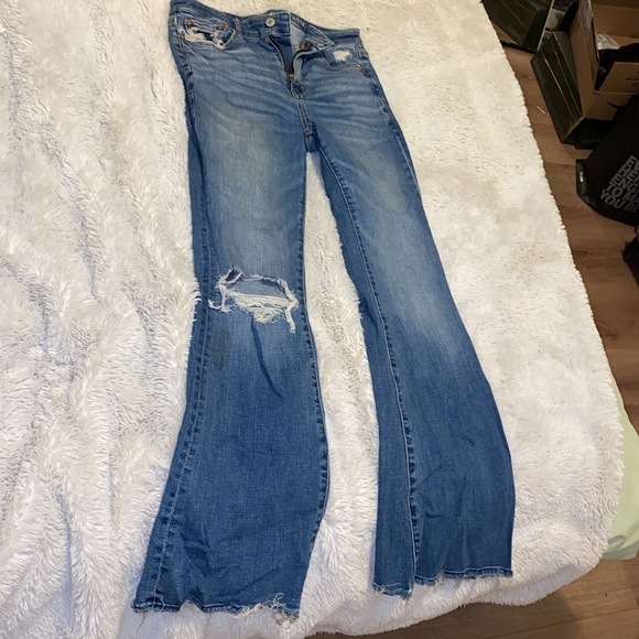 American Eagle High-Rise Ripped Flare Jeans – Size 4 - Picture 2 of 2